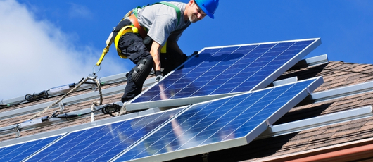 Montowanie paneli fotowoltaicznych w Telatynie